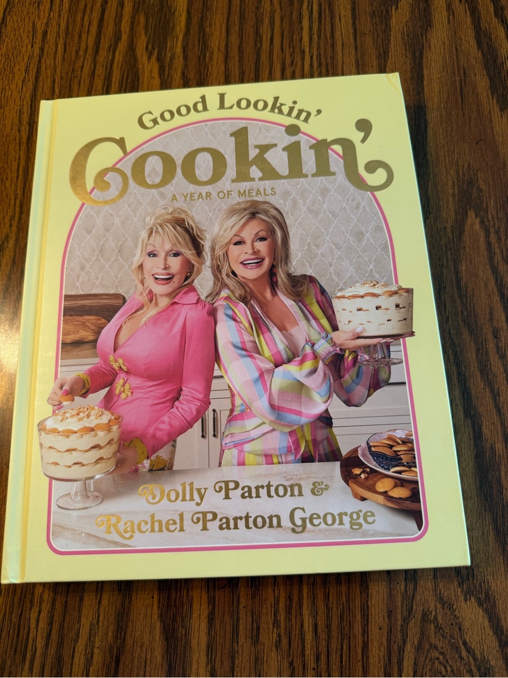 Good Lookin' Cookin' Cookbook by - Pale Yellow Cover